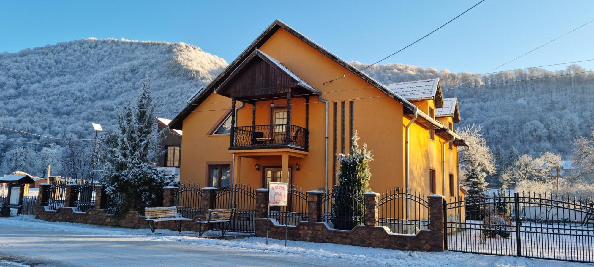 Pensiunea Miraj Polovragi Exterior photo